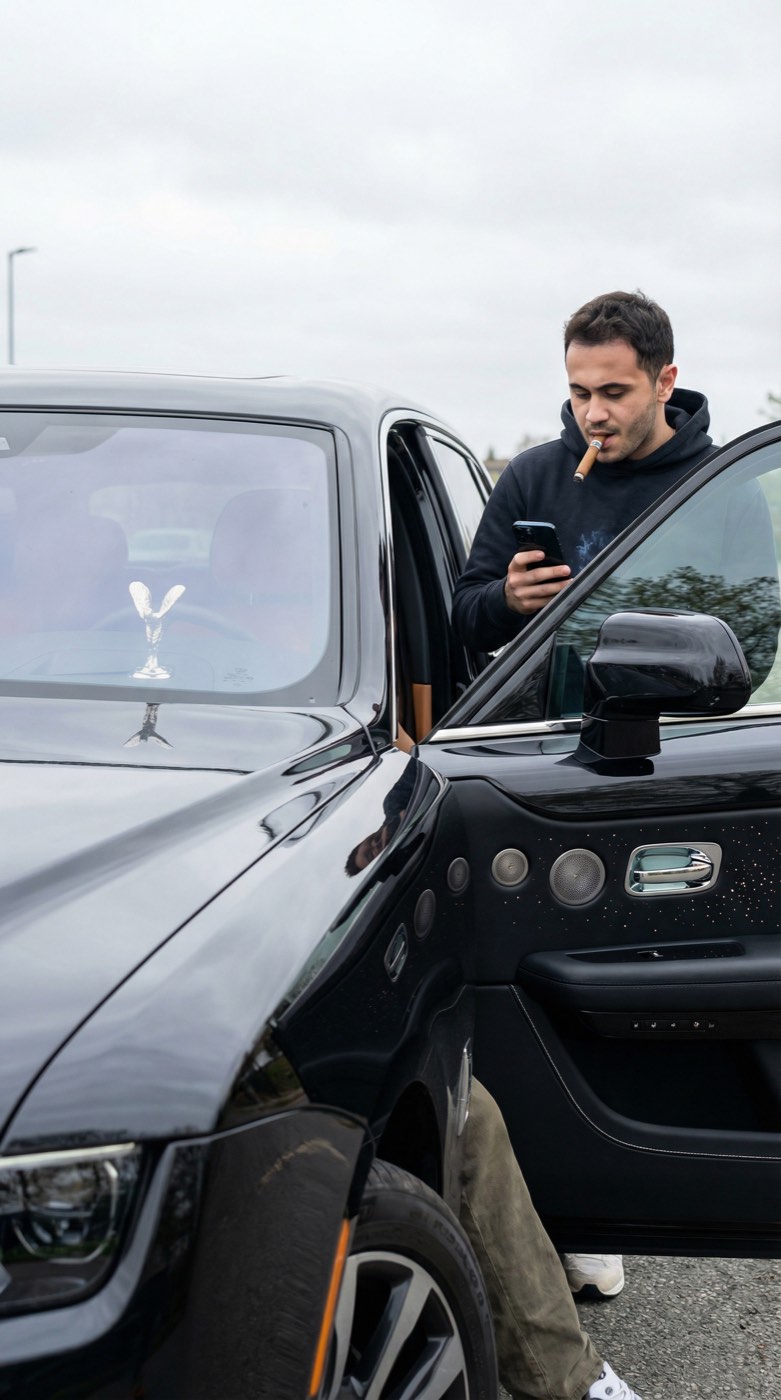 Rolls-Royce Ghost Kapı Açık (kapalı hava) örnek görsel